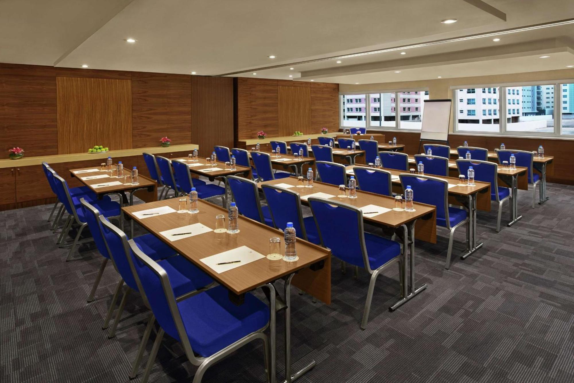 Doubletree By Hilton Hotel And Residences Dubai - Al Barsha Exterior photo